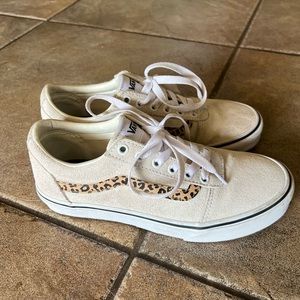 Vans Women’s Old Skool cheetah print size 8